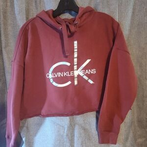 Maroon cropped Calvin Klein hoodie, soft and comfy, size S